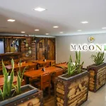 Moderno hospedaje privado con piscina