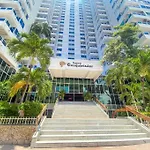 Moderno hospedaje privado con piscina