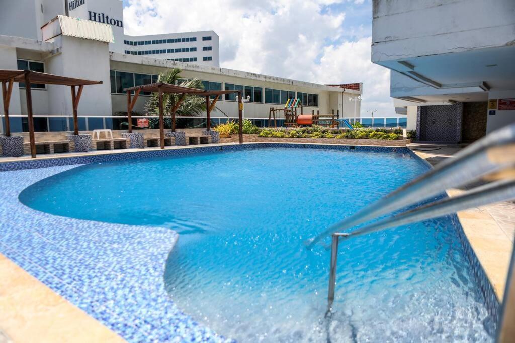 Moderno Privado Con Piscina