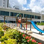 Moderno hospedaje privado con piscina